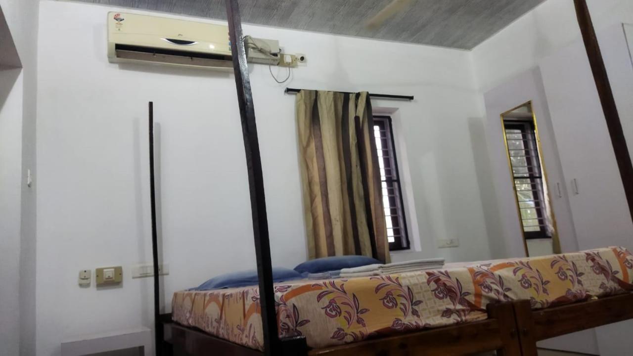 Arya Homestay Bougain Villa Gokarna  Eksteriør bilde